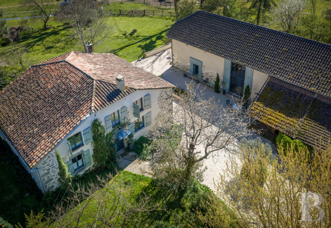 character properties France aquitaine   - 2