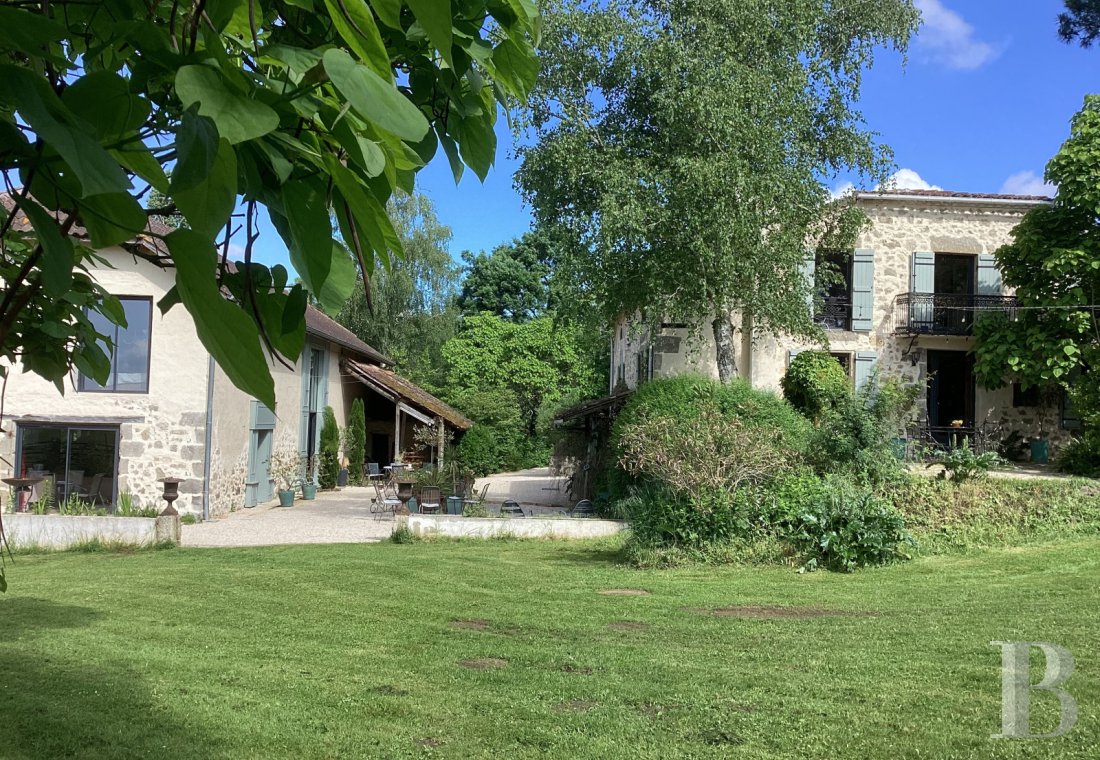 character properties France aquitaine   - 1