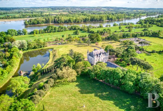 pays-de-loire - Entre Angers et Nantes, sur plus de 7 ha de parc, un château et ses deux grandes dépendances aménagées en bureaux 