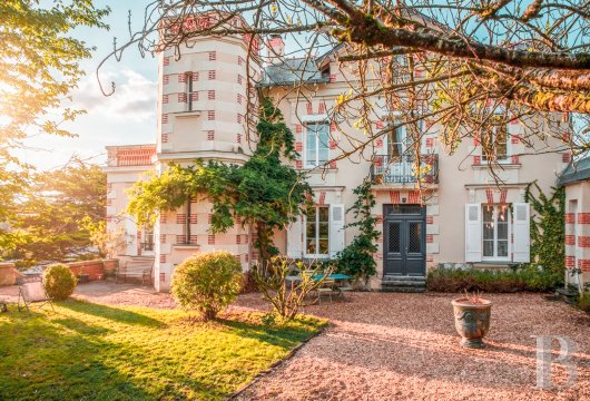 pays-de-loire - A 19th century villa with an annex, a converted outbuilding and garden,  in a cul-de-sac overlooking the parkland of Etang Saint-Nicolas in Angers 
