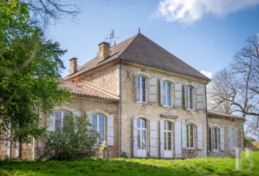 aquitaine - In Lot-et-Garonne, at the gates of Agen, a restored 18th-century hunting lodge with outbuildings and pool, on 1.8 hectares