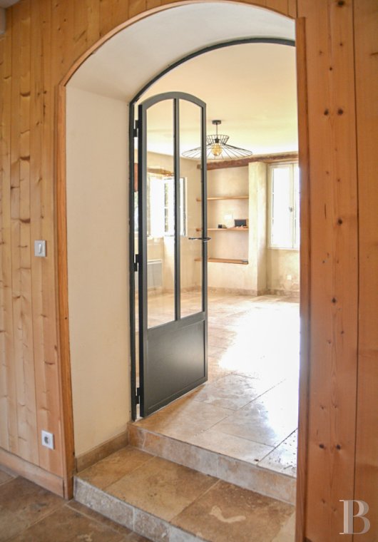 character properties France aquitaine   - 10