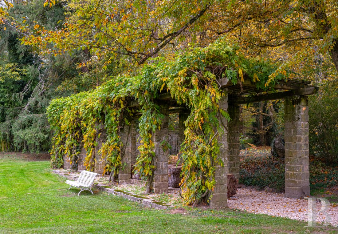 En Seine-et-Marne, à Bourron-Marlotte, une villa de style anglo-normand du début du 19e siècle - photo  n°2
