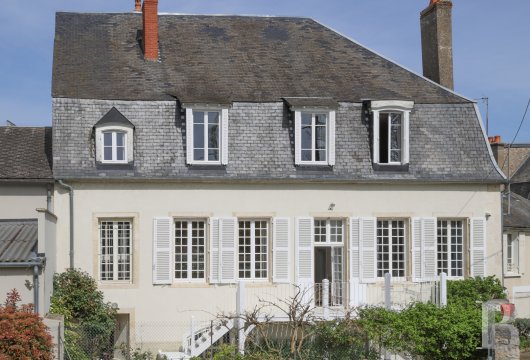 burgundy - A manor house from the 18th century, on the banks of the royal Loire River, two hours from Paris, within the greater Burgundy region