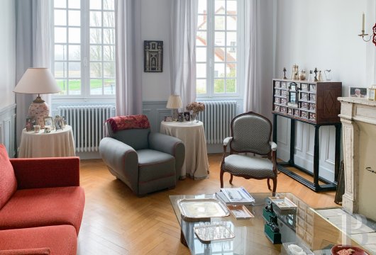 character properties France burgundy   - 5