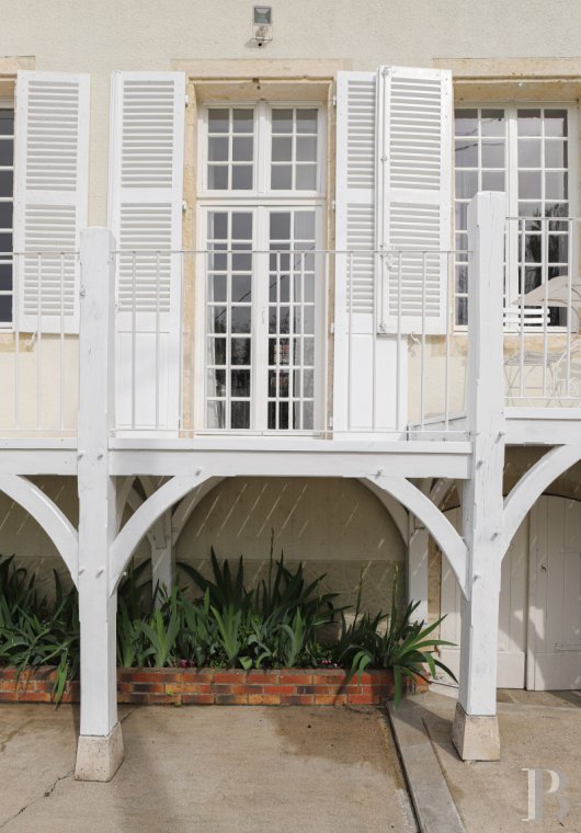 character properties France burgundy   - 4