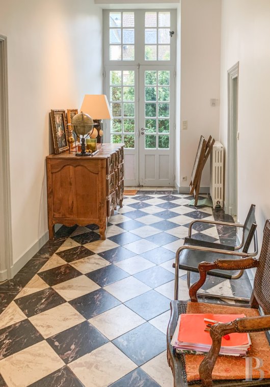 character properties France burgundy   - 6