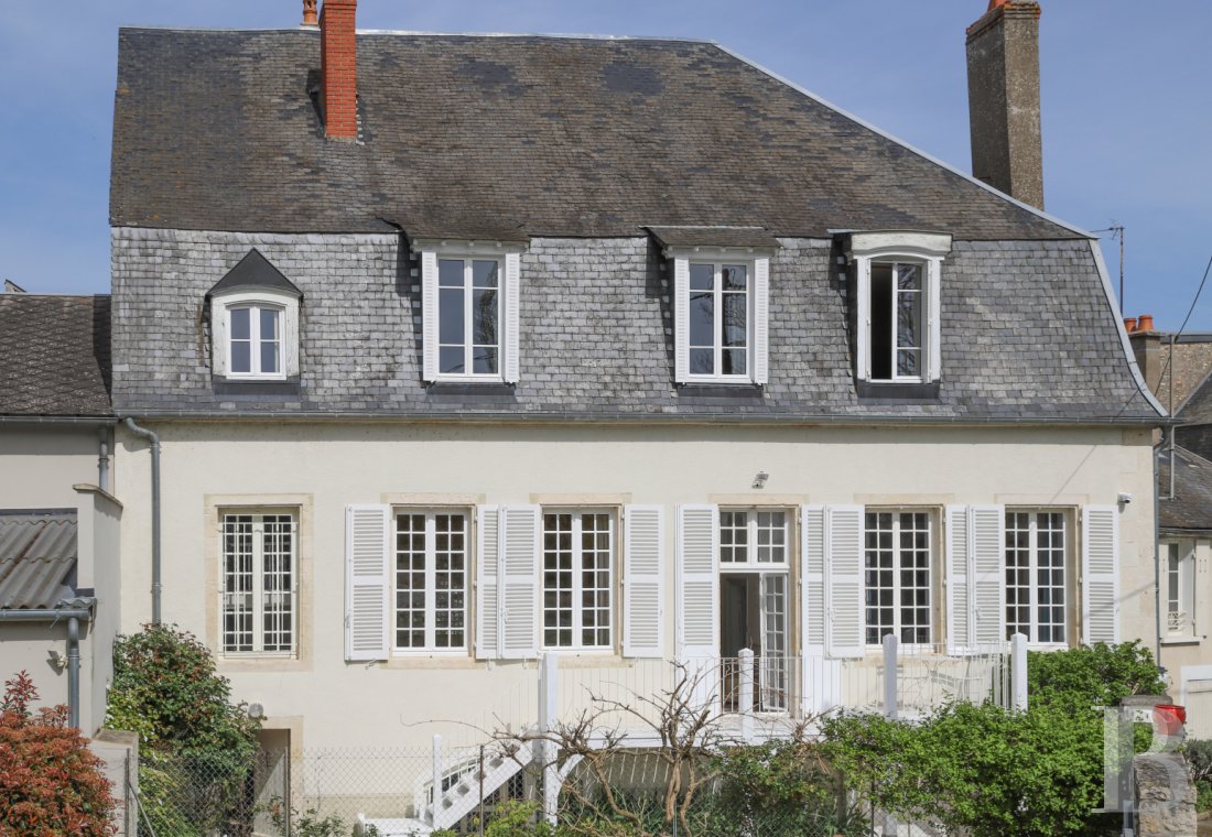 character properties France burgundy   - 1