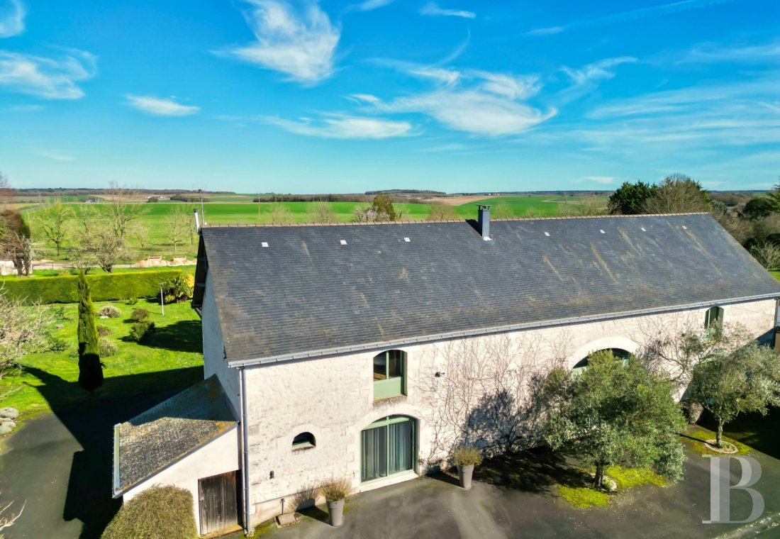 Farms for sale - center-val-de-loire - A beautifully converted barn built of tuffeau stone with a garden and swimming pool, nestled in France’s Indre-et-Loire department