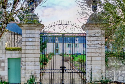 pays-de-loire - A 17th-century manor, with a dovecote, outbuildings, pond and moats,  on an event estate of nearly five hectares, ten minutes from Saumur