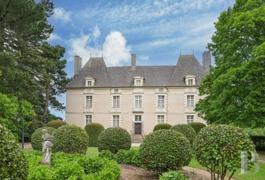 chateaux for sale France brittany   - 2