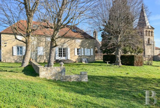 auvergne - À 25 min de Vichy, en Limagne bourbonnaise, une maison de famille du 19e s., son parc et sa piscine.