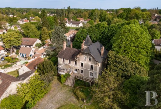 ile-de-france - An artist’s dwelling from the early 20th century, with a garden of 2,700 m², in the Seine-et-Marne department’s Gâtinais natural park, 50 km from Paris