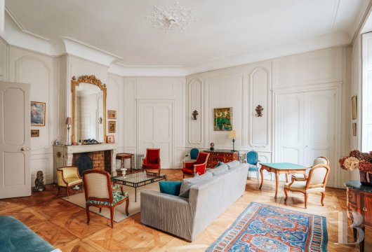 rhones-alps - A 260-m² flat in a private mansion from the 17th and 18th centuries, in Lyon’s Ainay neighbourhood, within the 2nd arrondissement