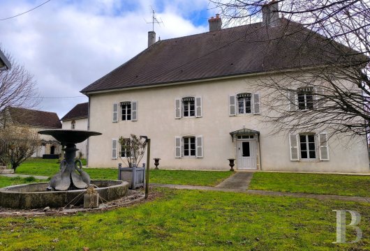 franche-comte - Entre Dijon et Besançon, dans un parc de 1 ha, une maison de maître, sa maison d'amis et ses dépendances au passé industriel