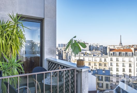 paris - Quartier Convention, un appartement au dernier étage d'un immeuble moderne,  avec ses trois chambres et sa vue imprenable sur la tour Eiffel