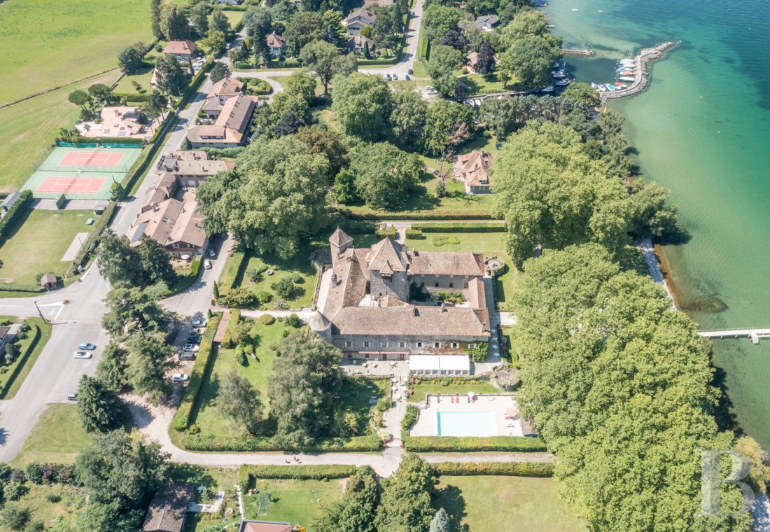 chateaux for sale France rhones alps   - 13