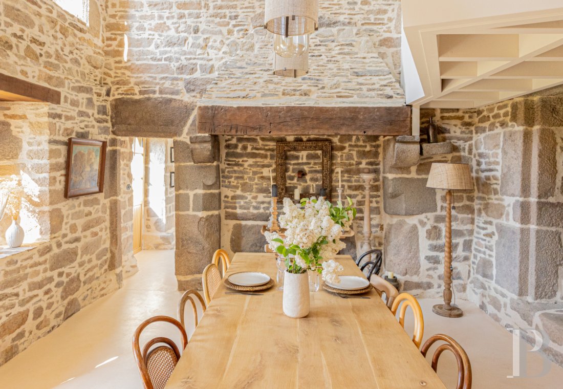 A late 16th-century manor house in the heart of a village near the Pink Granite Coast in the Trégor region - photo  n°5