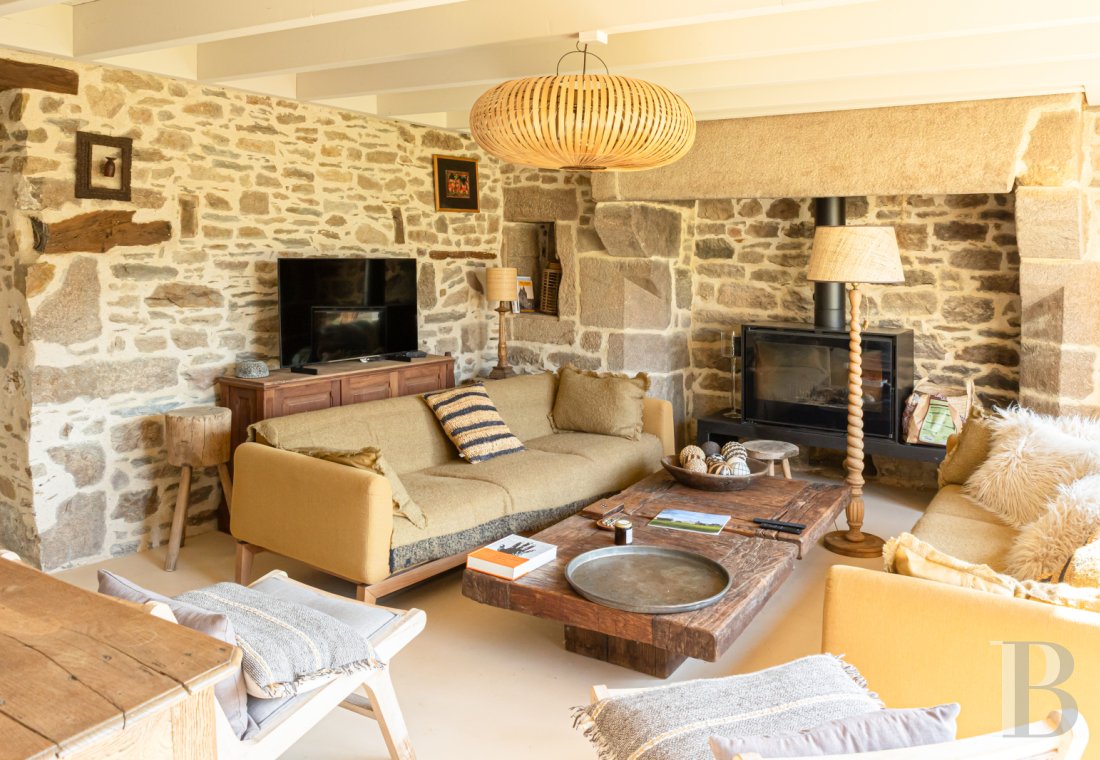 A late 16th-century manor house in the heart of a village near the Pink Granite Coast in the Trégor region - photo  n°6