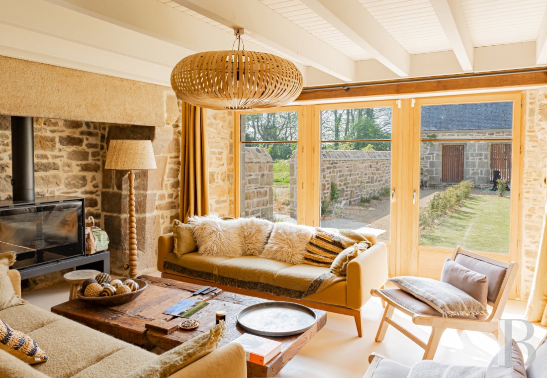 A late 16th-century manor house in the heart of a village near the Pink Granite Coast in the Trégor region - photo  n°7