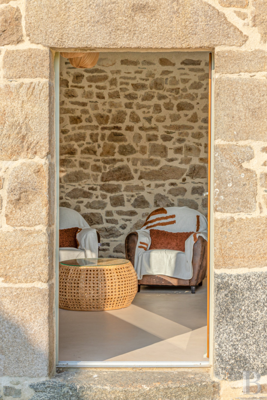 A late 16th-century manor house in the heart of a village near the Pink Granite Coast in the Trégor region - photo  n°19