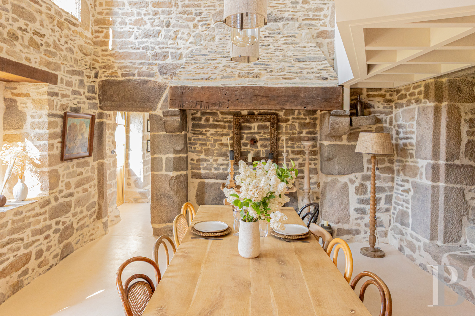 A late 16th-century manor house in the heart of a village near the Pink Granite Coast in the Trégor region - photo  n°5
