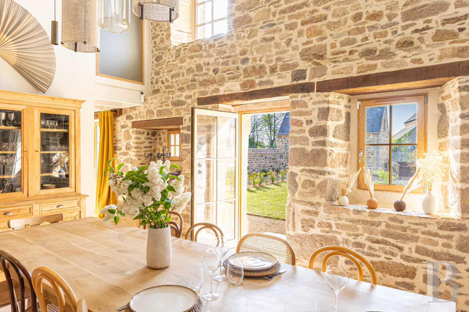 A late 16th-century manor house in the heart of a village near the Pink Granite Coast in the Trégor region - photo  n°4