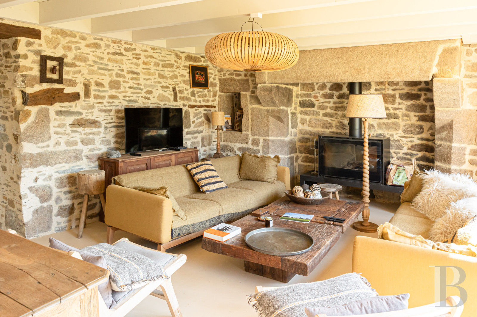 A late 16th-century manor house in the heart of a village near the Pink Granite Coast in the Trégor region - photo  n°6