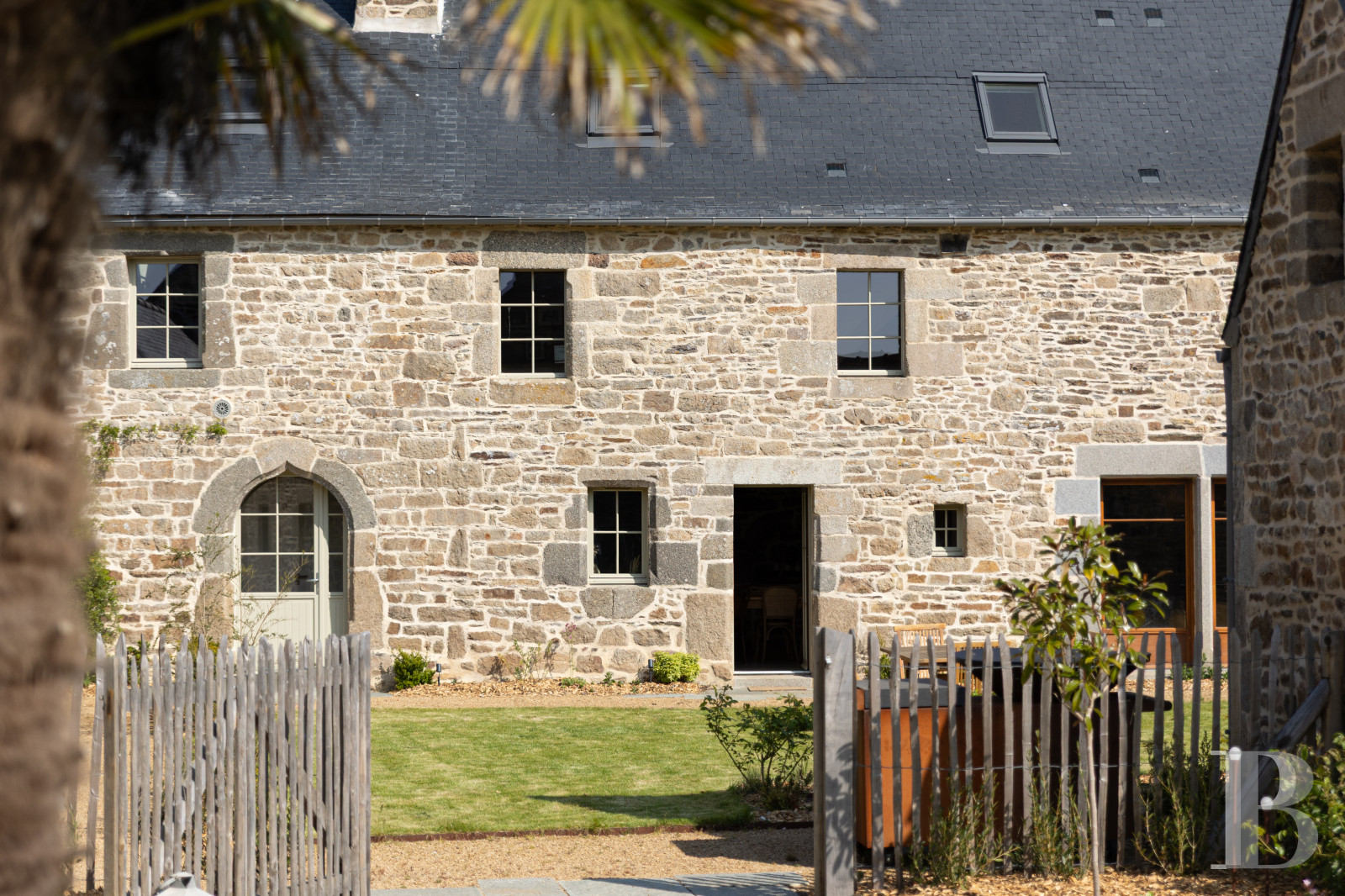 A late 16th-century manor house in the heart of a village near the Pink Granite Coast in the Trégor region - photo  n°22