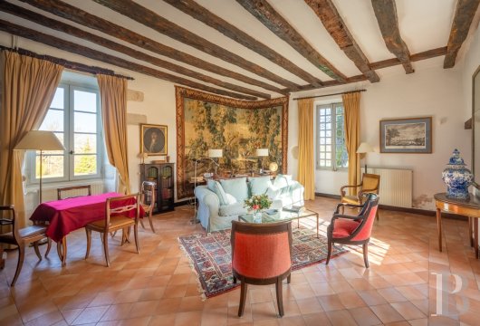 character properties France aquitaine   - 12