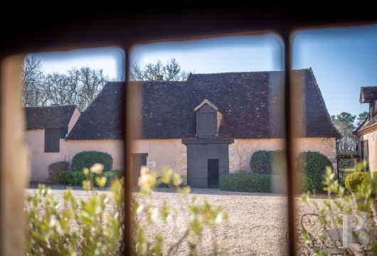 character properties France aquitaine   - 13