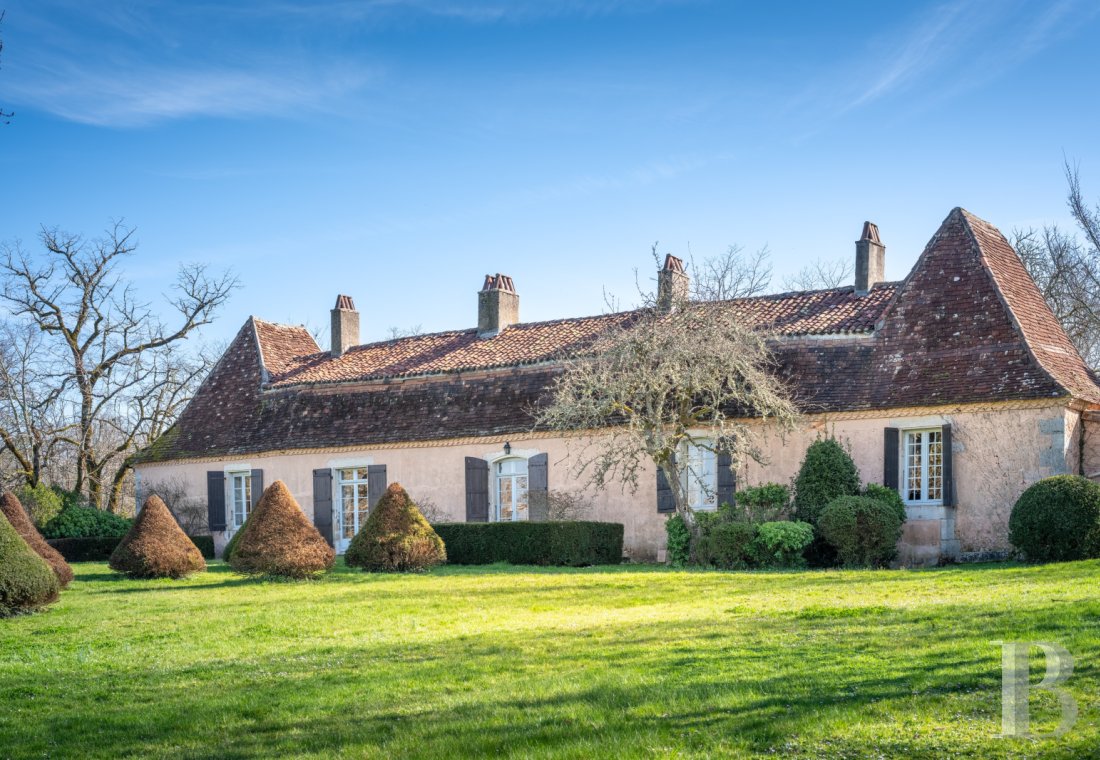 character properties France aquitaine   - 2