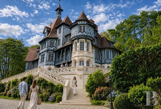 lower-normandy - À Trouville-sur-Mer, au surplomb de l’estuaire de la Seine, 12 appartements dans un manoir du 20e s., avec parc de 7 ha et dépendances