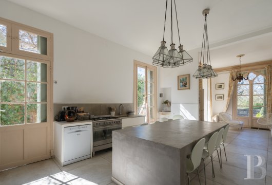 chateaux for sale France languedoc roussillon   - 13