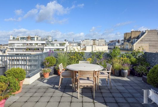 paris - A modern Parisian apartment with two floors, a vast terrace and a view of the Eiffel Tower, nestled in the city’s elegant 16th arrondissement