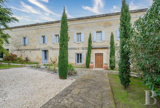 languedoc-roussillon - A manor house from the late 18th century with a courtyard, garden  and swimming pool, between Montpellier, Nîmes and the wild Camargue countryside
