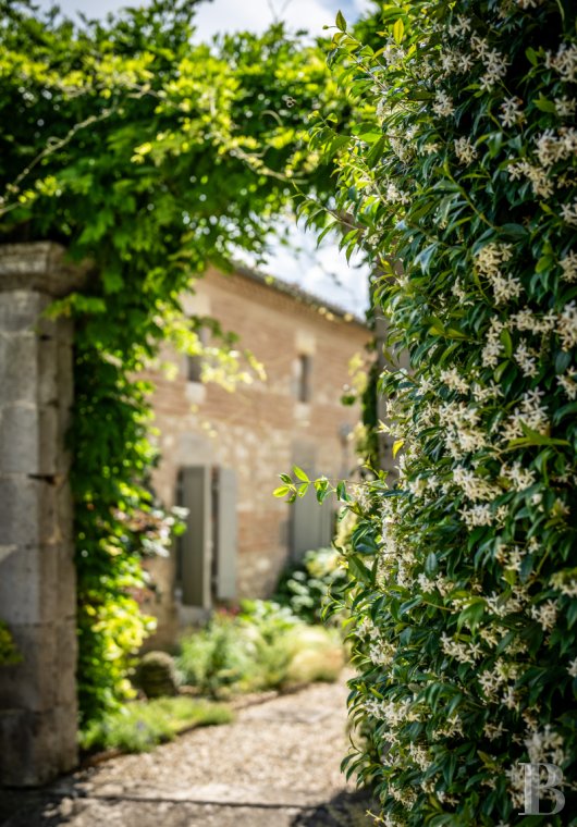 Dans le Lot-et-Garonne, au sud-est de Marmande, une demeure des 18e et 19e siècles en bordure du canal latéral de la Garonne - photo  n°3