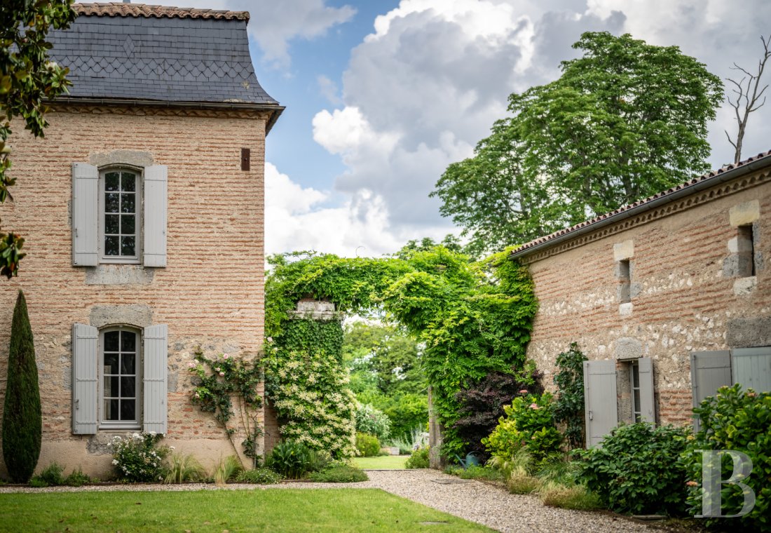 Dans le Lot-et-Garonne, au sud-est de Marmande, une demeure des 18e et 19e siècles en bordure du canal latéral de la Garonne - photo  n°8