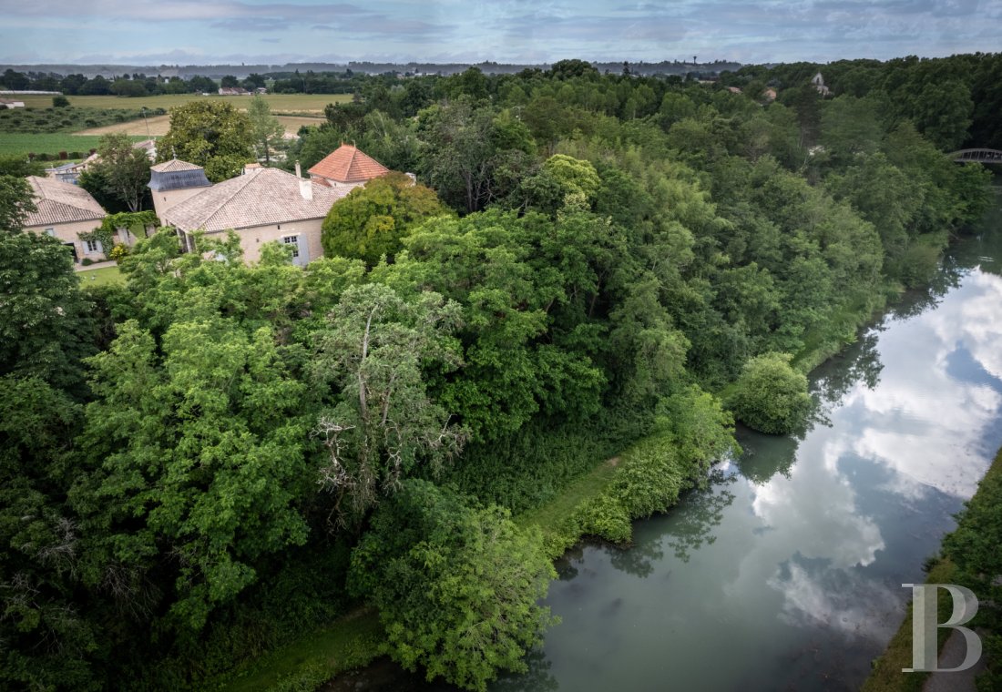 Dans le Lot-et-Garonne, au sud-est de Marmande, une demeure des 18e et 19e siècles en bordure du canal latéral de la Garonne - photo  n°31