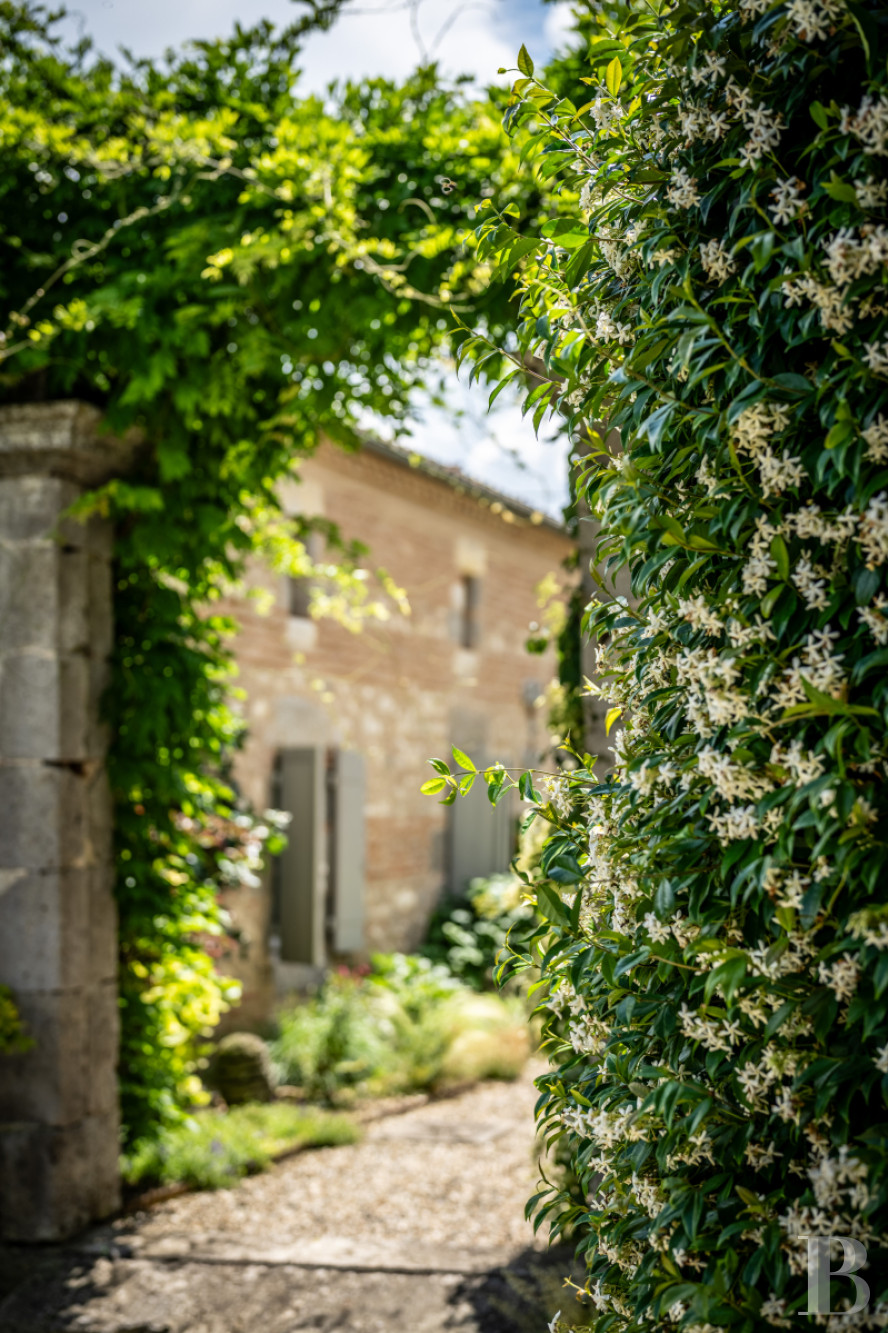 Dans le Lot-et-Garonne, au sud-est de Marmande, une demeure des 18e et 19e siècles en bordure du canal latéral de la Garonne - photo  n°3