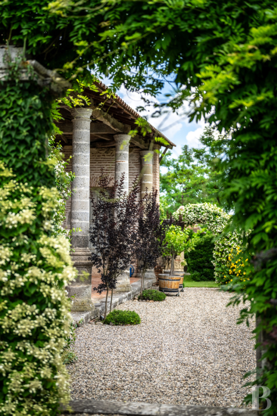Dans le Lot-et-Garonne, au sud-est de Marmande, une demeure des 18e et 19e siècles en bordure du canal latéral de la Garonne - photo  n°2