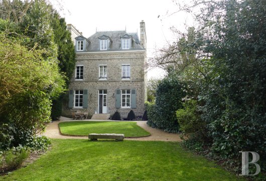 bretagne - À Dinan, à deux pas du centre historique, une maison bourgeoise du 19e s. rénovée et son parc de plus de 1200 m²