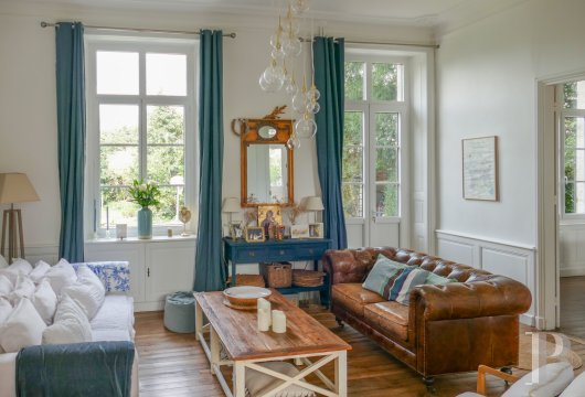 brittany - An imposing, renovated, 19th-century townhouse in a more than 1,200-m² garden, in Dinan, a short distance from the historical centre