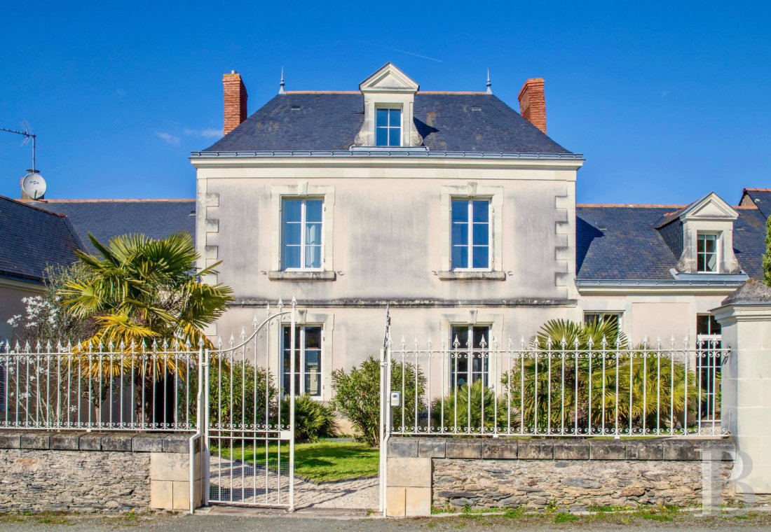 properties in town pays de loire   - 1