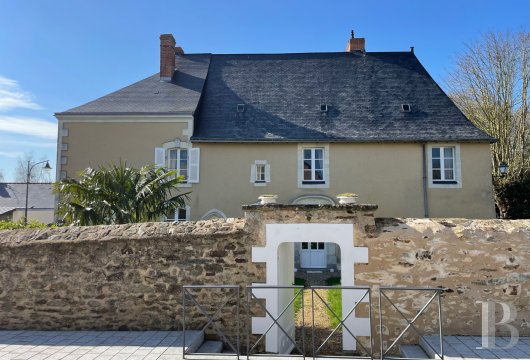 pays-de-loire - À 5 min du centre historique de Château-Gontier,  un ancien presbytère des 18 et 19e s. et son jardin de ville