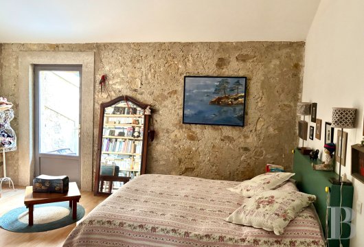 character properties France languedoc roussillon   - 6