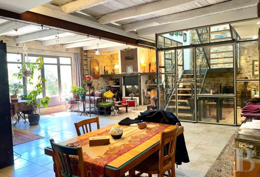 languedoc-roussillon - A barn transformed into a loft with a verdant interior courtyard,  25 minutes to the north of Narbonne, in a village within the greater Aude department