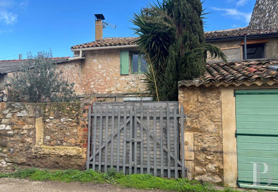 character properties France languedoc roussillon   - 2