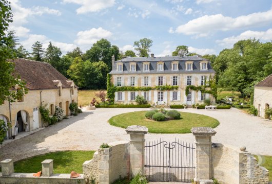 lower-normandy - En Normandie, proche du haras national du Pin, un château du 18e s. et son orangerie sur un domaine de 10 ha