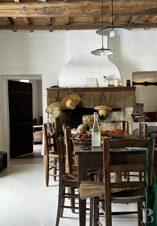 Dans le Gard, à Belvézet,  un ancien prieuré du 14e siècle au cœur du village - photo  n°2